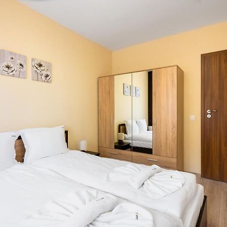 Nomad Haven: 1Bd Flat With Balcony & Desk Apartment Sofia Ngoại thất bức ảnh
