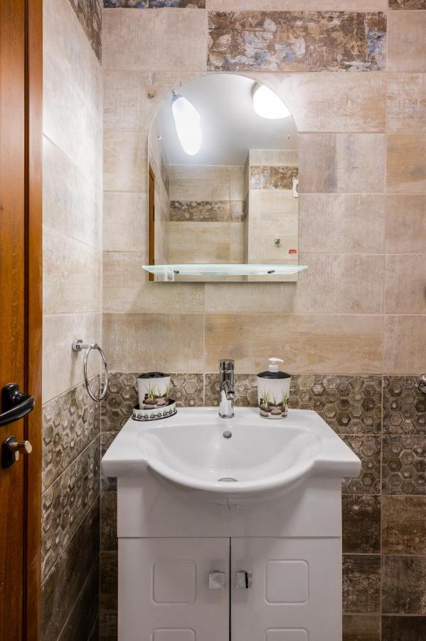 Nomad Haven: 1Bd Flat With Balcony & Desk Apartment Sofia Ngoại thất bức ảnh