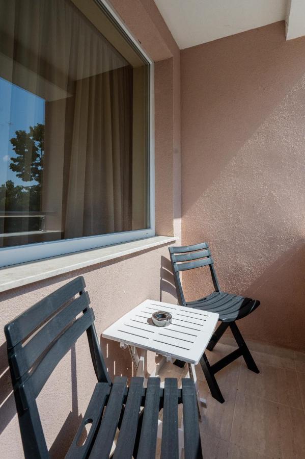 Nomad Haven: 1Bd Flat With Balcony & Desk Apartment Sofia Ngoại thất bức ảnh