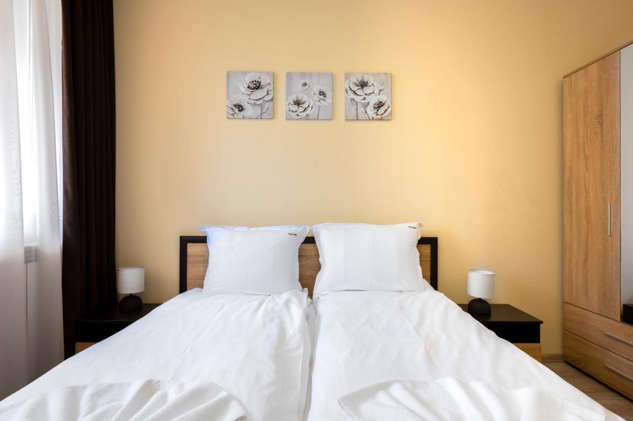 Nomad Haven: 1Bd Flat With Balcony & Desk Apartment Sofia Ngoại thất bức ảnh